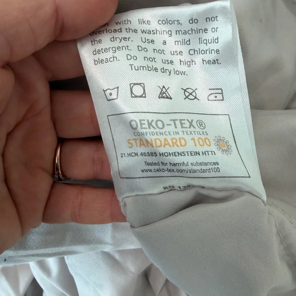 Duvet cover beautiful with zipper closure 104 by 94 kings/cal-king